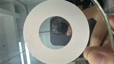 Laserzandstralen op de spiegel